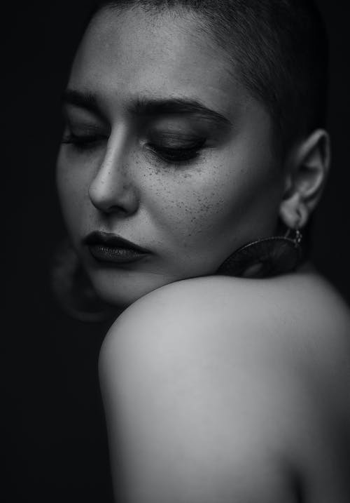 有关傷心, 女人, 年輕的免费素材图片