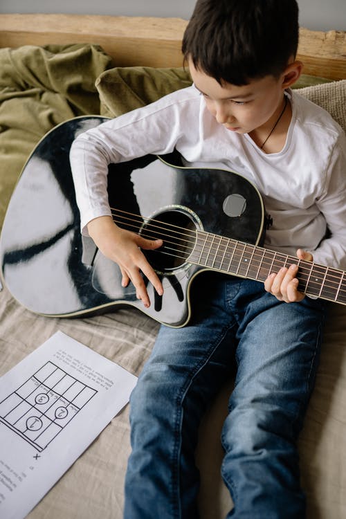 有关兒童, 原聲吉他, 吉他课的免费素材图片