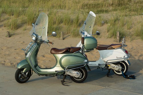 有关停, 助力車, 義大利偉士牌機車的免费素材图片