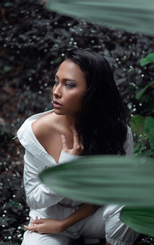 女人穿着白色上衣 · 免费素材图片