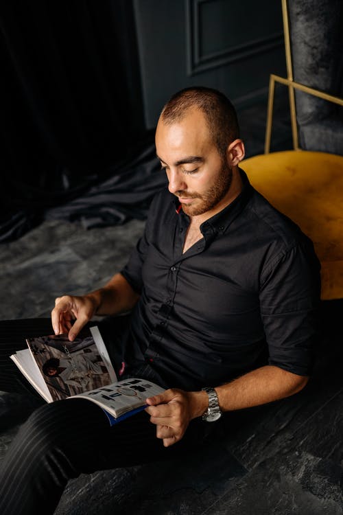 有关人, 坐, 垂直拍摄的免费素材图片