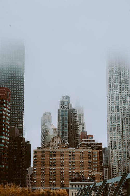 有关低角度拍攝, 垂直拍摄, 摩天大樓的免费素材图片