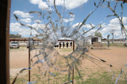 有关一群人, 停放的汽車, 愚蠢的的免费素材图片