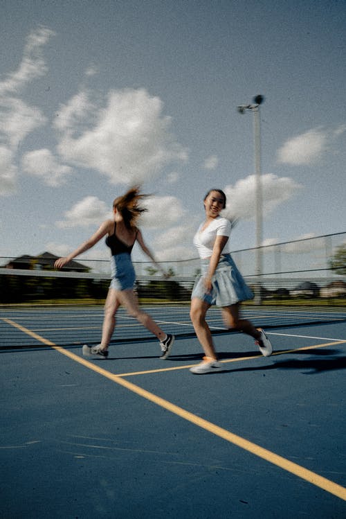 女子打网球 · 免费素材图片