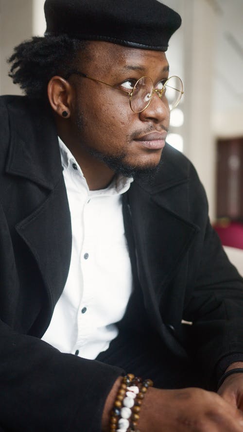 有关人, 向上看, 垂直拍摄的免费素材图片