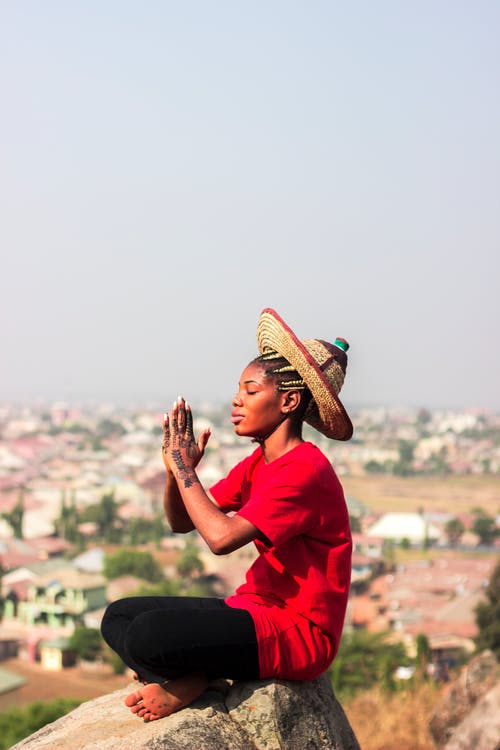 有关坐, 垂直拍摄, 城市的免费素材图片