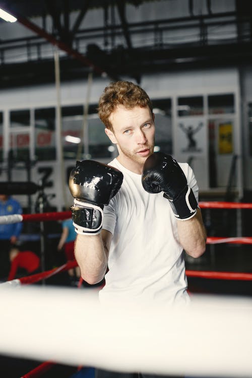 有关人, 垂直的, 室內的免费素材图片