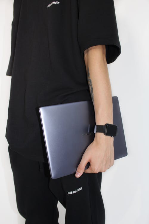 有关垂直拍摄, 手指, 手臂纹身的免费素材图片