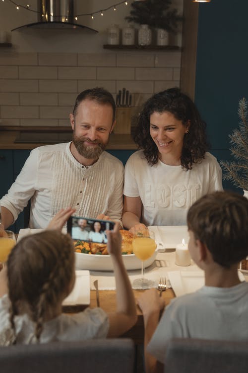 有关一家人, 圣诞季节, 家人的免费素材图片