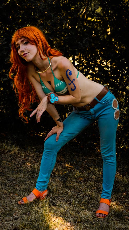 有关女人, 微笑, 比基尼上衣的免费素材图片