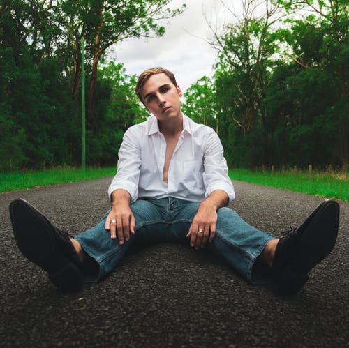 有关人, 坐, 垂直的的免费素材图片