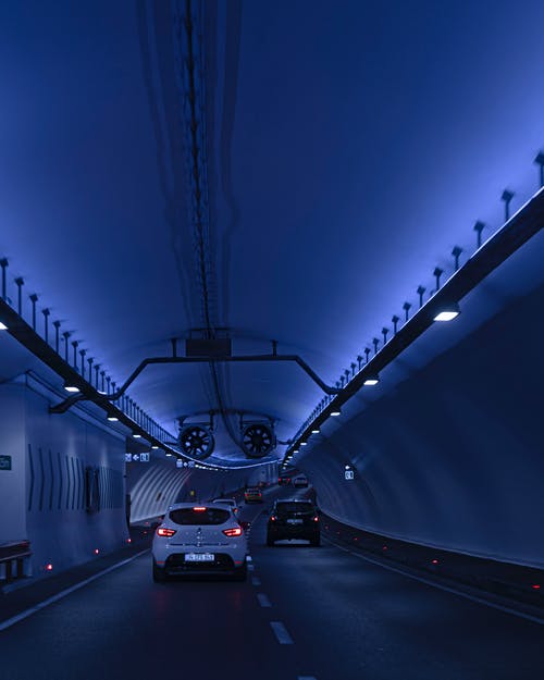 有关公路旅行, 垂直的, 機動車的免费素材图片