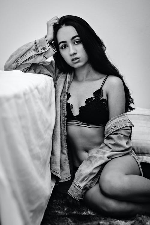 有关垂直拍摄, 女人, 室內的免费素材图片