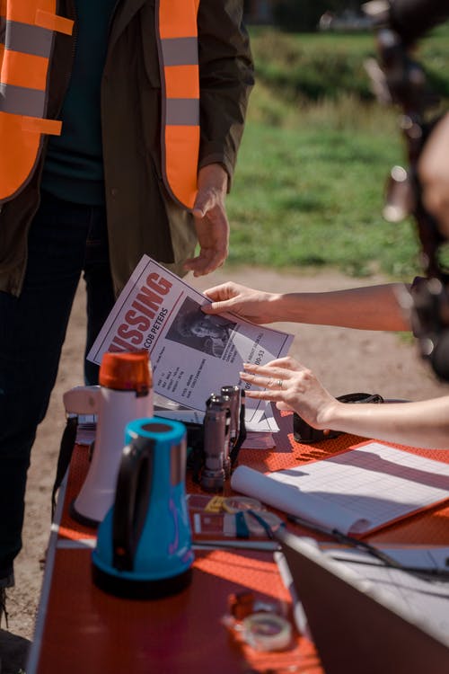 有关伸出援助之手, 合作, 團隊合作的免费素材图片