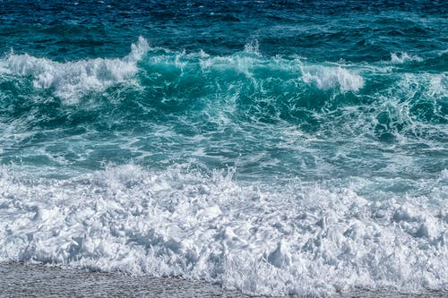 有关天性, 岸邊, 撞击波浪的免费素材图片