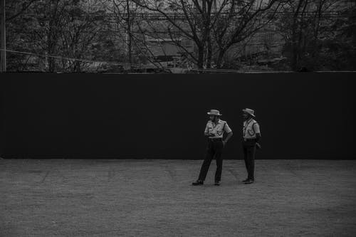 有关保全, 制服, 灰階的免费素材图片