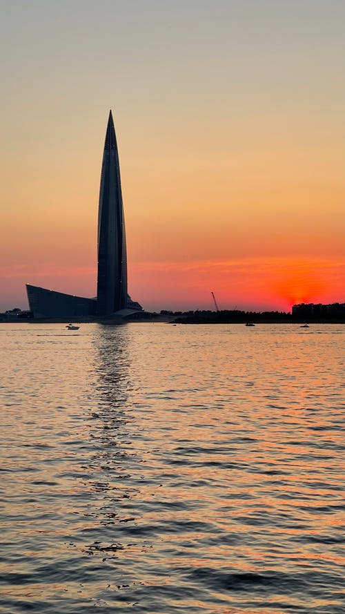 有关剪影, 垂直拍摄, 建造的免费素材图片