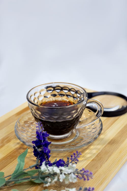 有关垂直拍摄, 木托盤, 杯子和碟子的免费素材图片