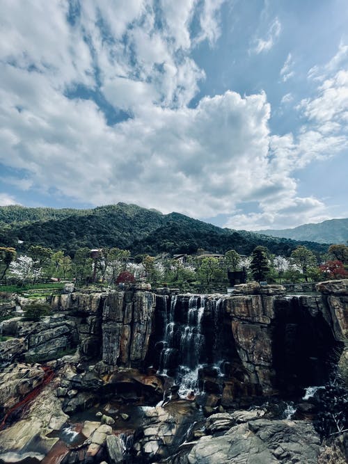 有关垂直拍摄, 天性, 瀑布的免费素材图片