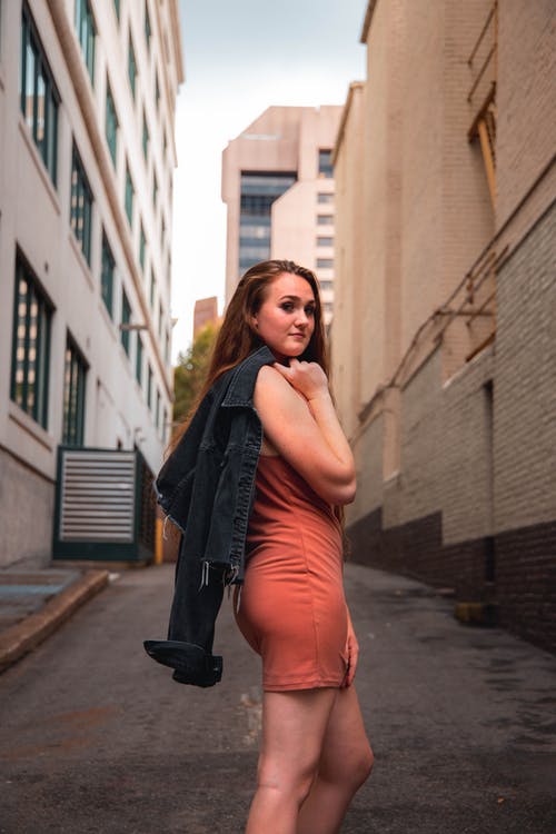 有关人, 垂直拍摄, 女人的免费素材图片