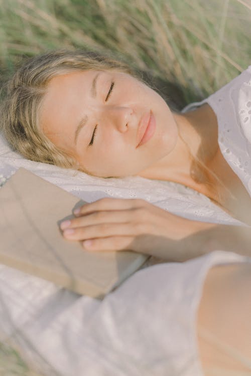有关垂直拍摄, 女人, 戶外的免费素材图片
