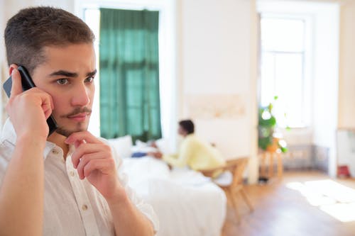 有关人, 室內, 床的免费素材图片