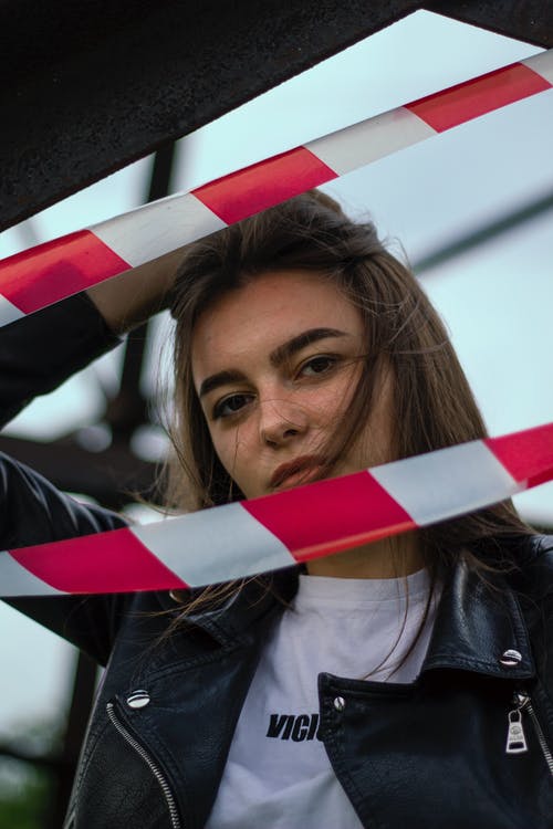 有关垂直拍摄, 夾克, 女人的免费素材图片