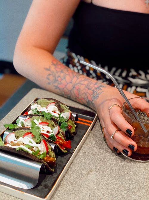 有关刺青的, 喝, 垂直拍摄的免费素材图片