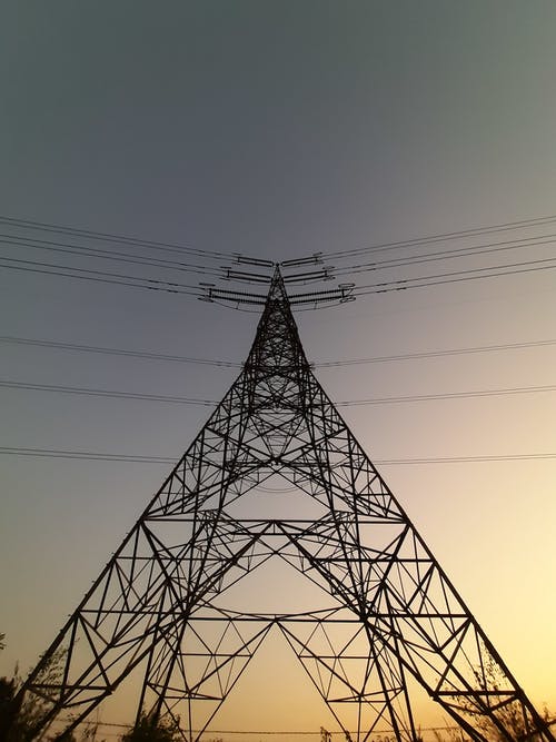 有关低角度拍摄, 垂直拍摄, 電力線路的免费素材图片