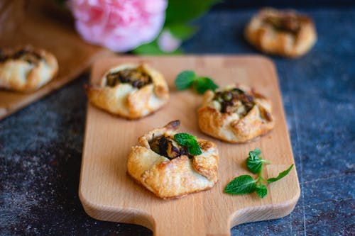 有关小吃, 木板, 烘焙食物的免费素材图片