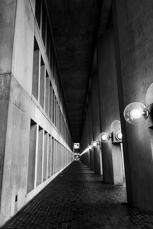 有关垂直拍摄, 摊铺机, 灰度摄影的免费素材图片