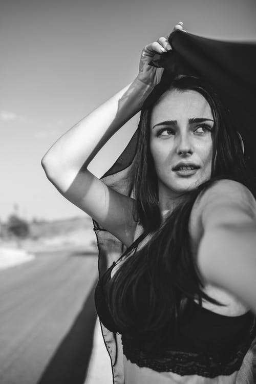 有关人, 單色, 垂直拍摄的免费素材图片