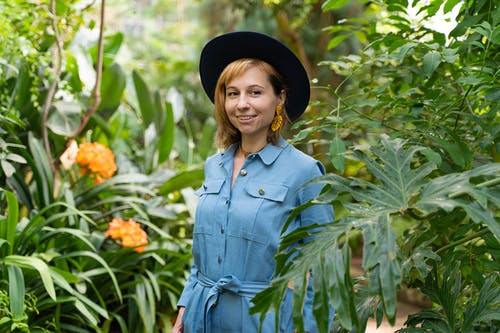 有关中等特写, 女人, 女性的免费素材图片