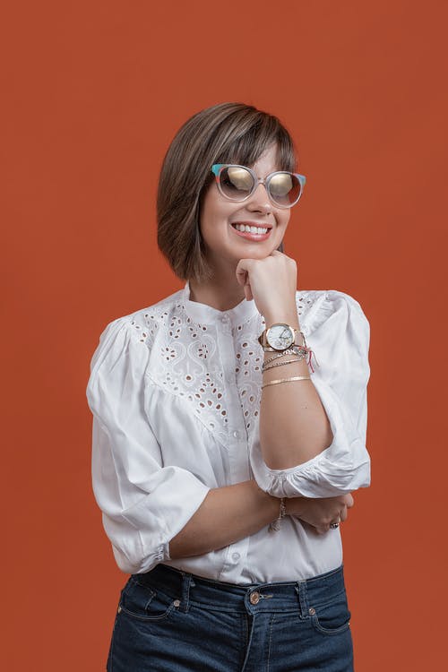 有关orange_background, 垂直拍摄, 墨鏡的免费素材图片