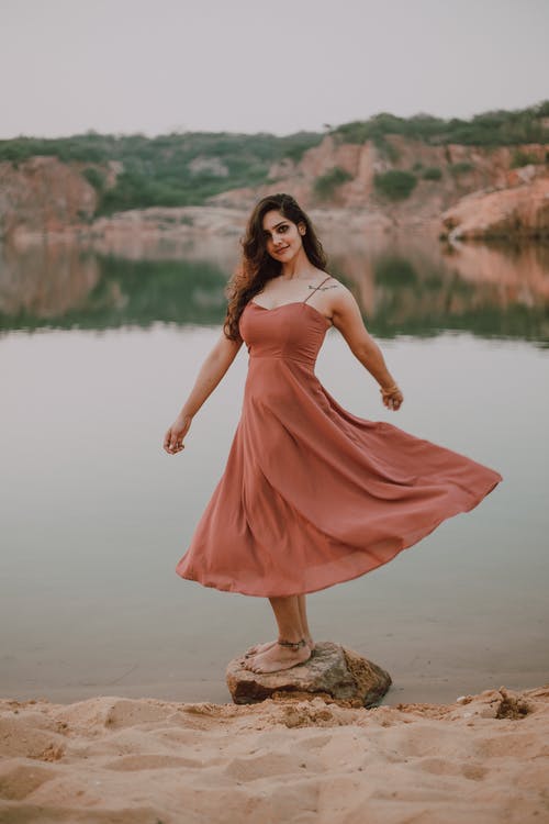 有关举起手臂, 享受, 休息的免费素材图片