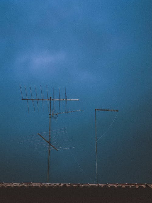 有关垂直拍摄, 壞心情, 天線的免费素材图片