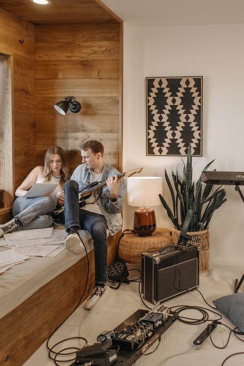 有关人, 坐, 女人的免费素材图片