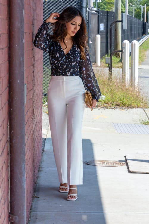 有关垂直拍摄, 女人, 戶外的免费素材图片