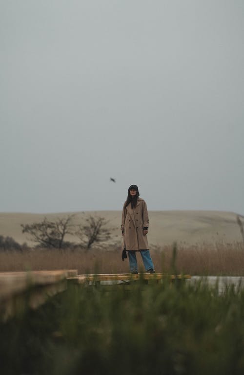 有关垂直拍摄, 大衣, 女人的免费素材图片
