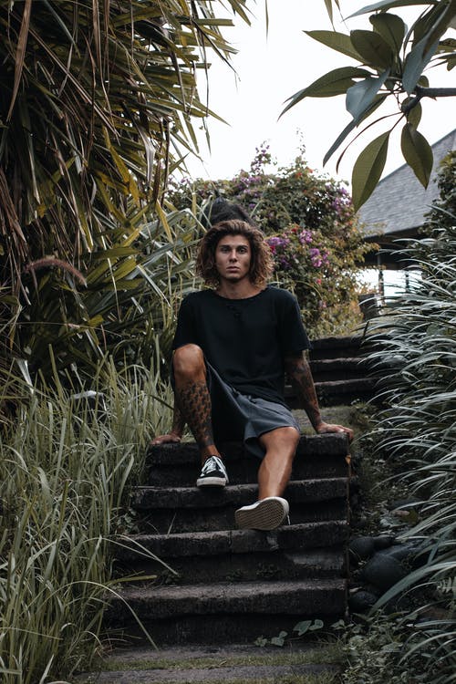 有关人, 刺青, 坐的免费素材图片