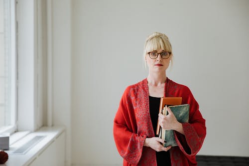 有关嚴肅, 圖書, 女人的免费素材图片