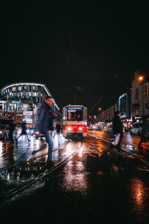 有关垂直拍摄, 市中心, 晚上的免费素材图片