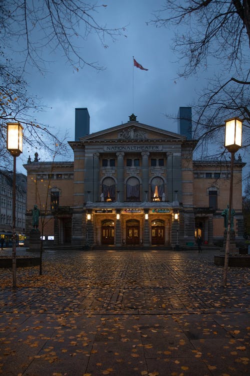 有关公共广场, 国家剧院, 垂直拍摄的免费素材图片