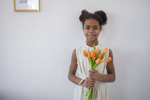 有关一束花, 兒童, 发髻的免费素材图片