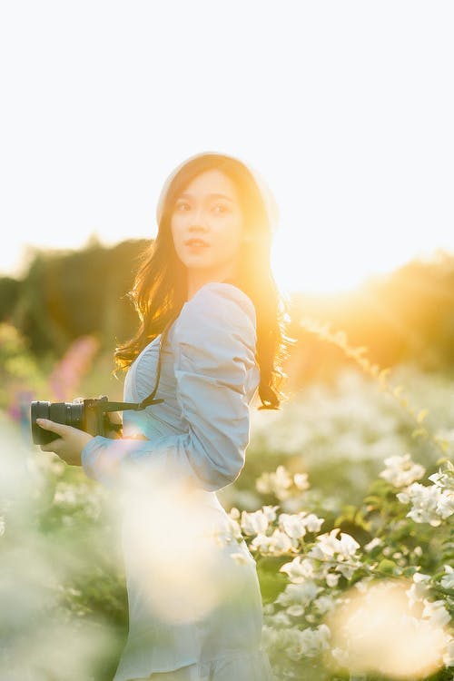 有关反对光明, 垂直拍摄, 女人的免费素材图片