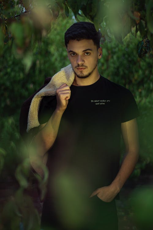 有关人, 垂直拍摄, 放在口袋里的免费素材图片