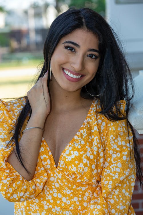 有关垂直拍摄, 女人, 微笑的免费素材图片