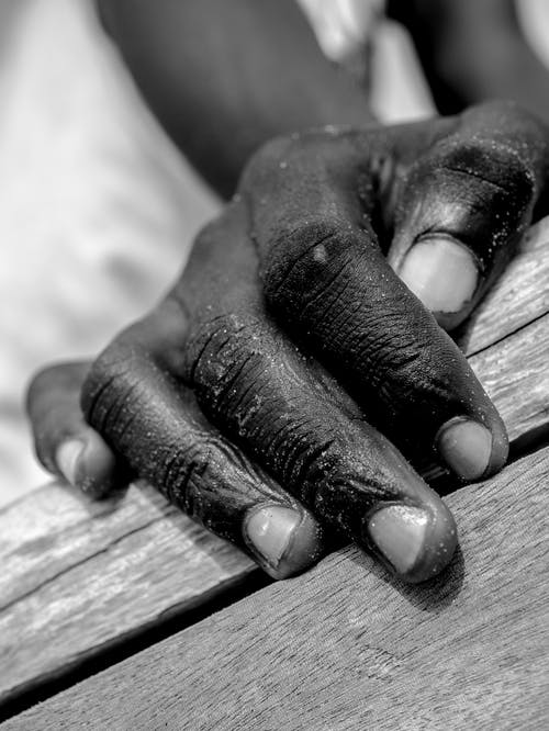 有关單色, 垂直拍摄, 灰階的免费素材图片