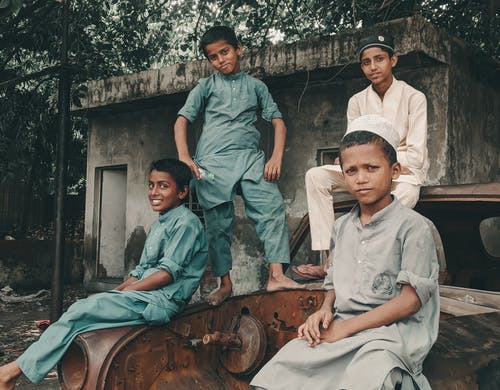 有关传统服装, 兒童, 坐的免费素材图片