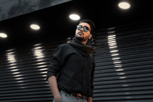 有关人, 低角度拍攝, 圍巾的免费素材图片